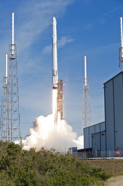 NASA image: SpaceX CRS-13 Liftoff