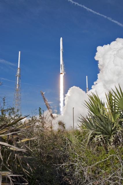 NASA image: SpaceX CRS-13 Liftoff