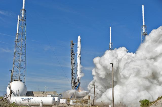NASA image: SpaceX CRS-13 Liftoff
