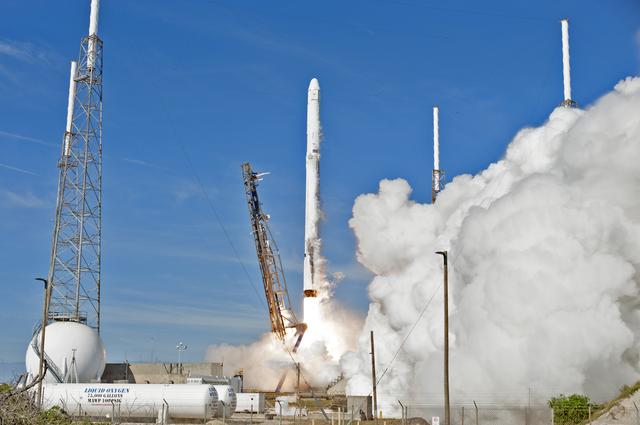 NASA image: SpaceX CRS-13 Liftoff