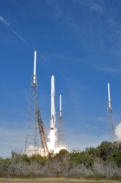 NASA image: SpaceX CRS-13 Liftoff