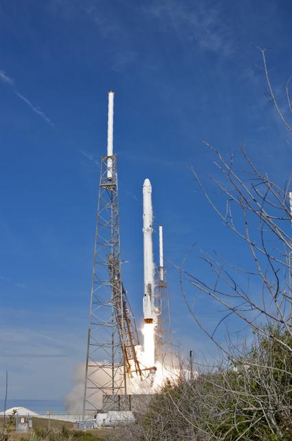 NASA image: SpaceX CRS-13 Liftoff