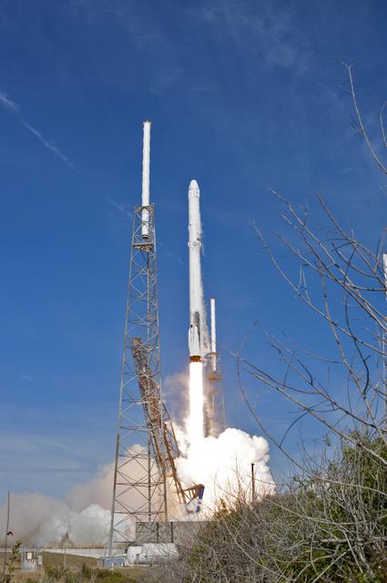 NASA image: SpaceX CRS-13 Liftoff