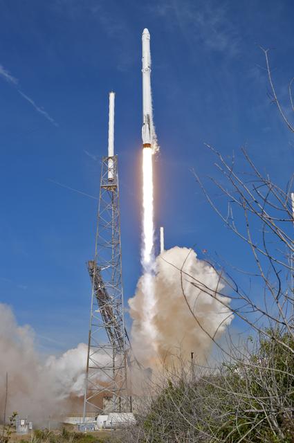 NASA image: SpaceX CRS-13 Liftoff
