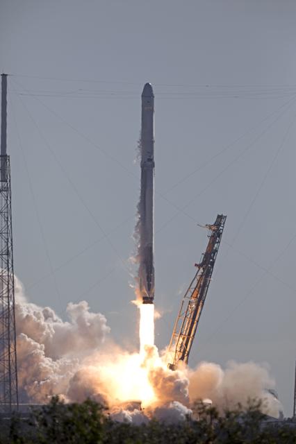 NASA image: SpaceX CRS-13 Liftoff