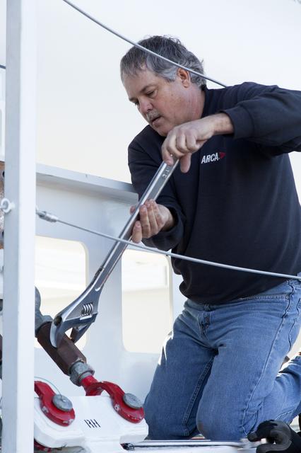 NASA image: GOES-S Atlas V First SRB Mate to Booster