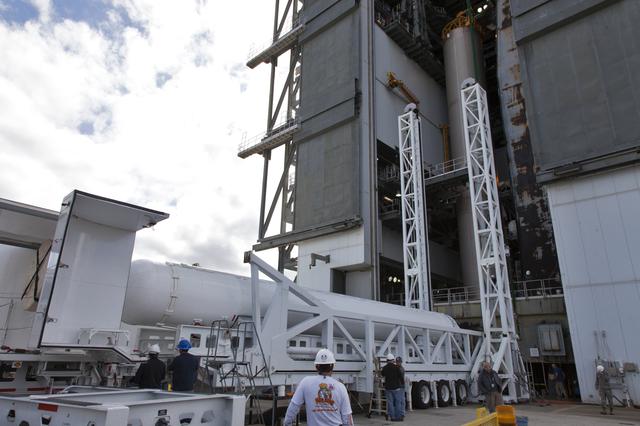 NASA image: GOES-S Atlas V First SRB Mate to Booster