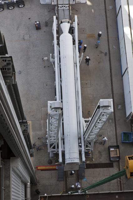 NASA image: GOES-S Atlas V First SRB Mate to Booster