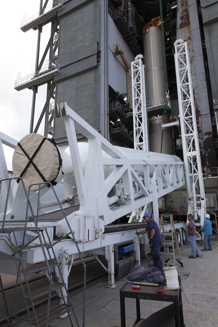 NASA image: GOES-S Atlas V First SRB Mate to Booster