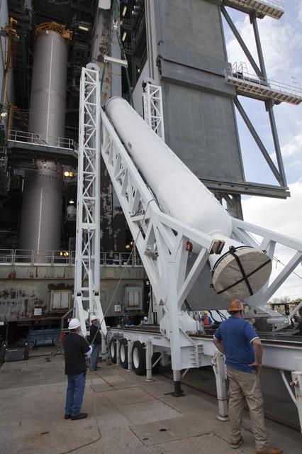 NASA image: GOES-S Atlas V First SRB Mate to Booster