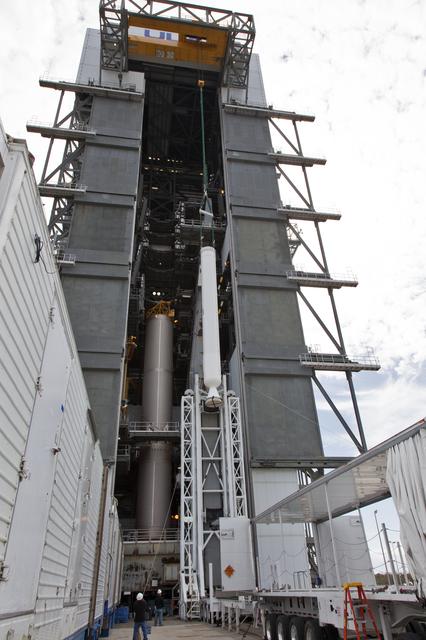 NASA image: GOES-S Atlas V First SRB Mate to Booster