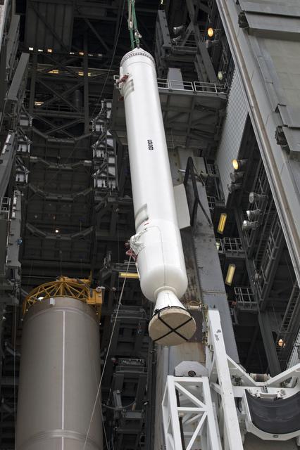 NASA image: GOES-S Atlas V First SRB Mate to Booster