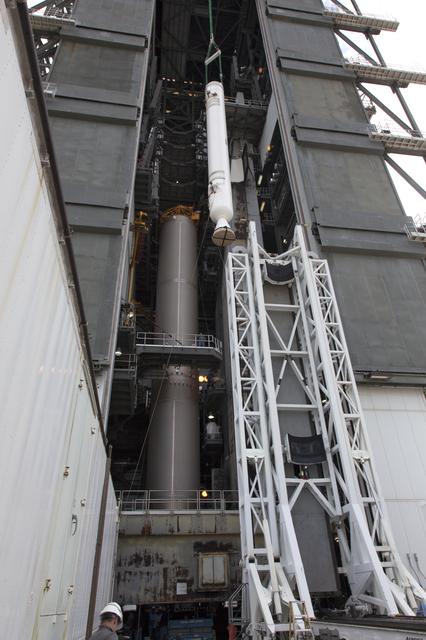 NASA image: GOES-S Atlas V First SRB Mate to Booster