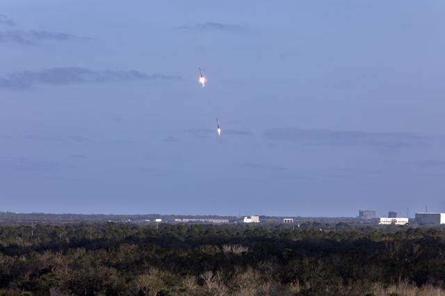 NASA image: SpaceX Falcon Heavy Demo Flight - Landing