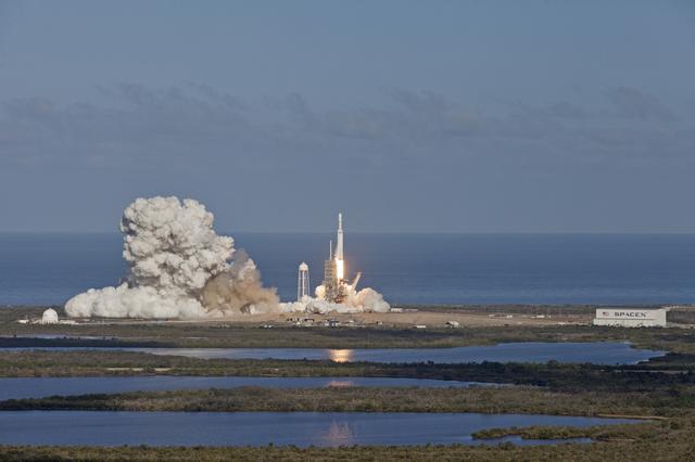 NASA image: SpaceX Falcon Heavy Demo Flight - Liftoff