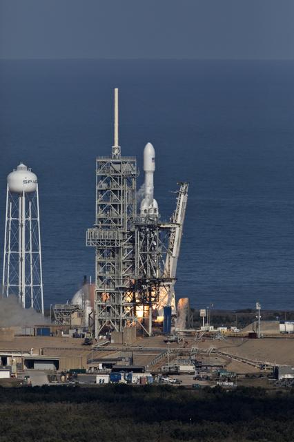 NASA image: SpaceX Falcon Heavy Demo Flight - Liftoff