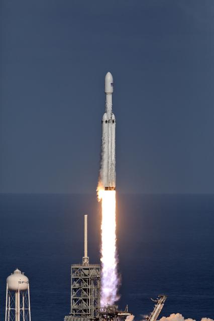 NASA image: SpaceX Falcon Heavy Demo Flight - Liftoff