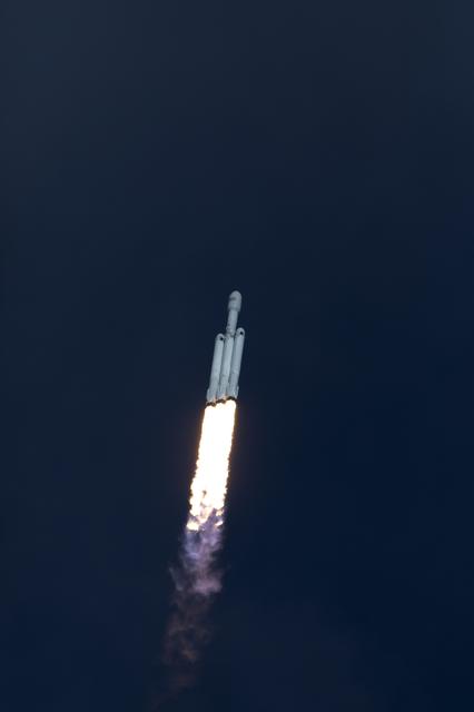 NASA image: SpaceX Falcon Heavy Demo Flight - Liftoff