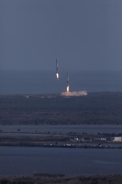 NASA image: SpaceX Falcon Heavy Demo Flight - Landing