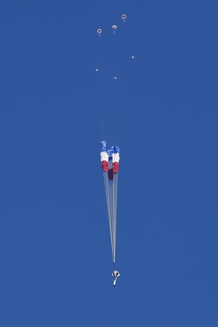 NASA image: Boeing's Dart and Starliner Parachute System Test