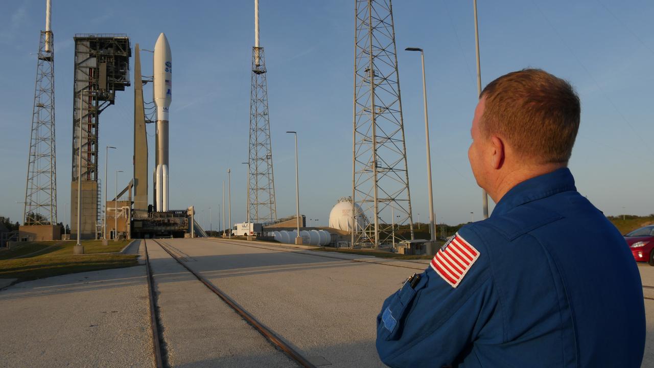 NASA astronaut Eric Boe, one of four astronauts working with the agency’s Commercial Crew Program, had the opportunity to check out the Crew Access Tower at Space Launch Complex 41 (SLC-41) Wednesday with a United Launch Alliance Atlas V on the pad. Boe, along with launch operations engineers from NASA, Boeing, and ULA, climbed the launch pad tower to evaluate lighting and spotlights after dark. The survey helped ensure crew members will have acceptable visibility as they prepare to launch aboard Boeing’s Starliner spacecraft on the Crew Flight Test to the International Space Station targeted for later this year.