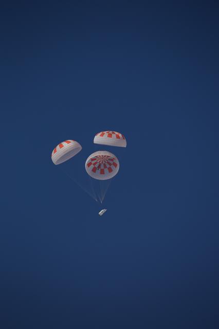 NASA image: SpaceX Dragon Parachute Test