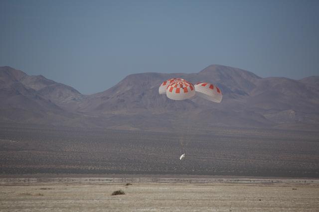NASA image: SpaceX Dragon Parachute Test