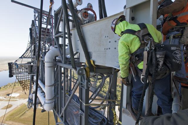 NASA image: ICPSU Install onto Mobile Launcher