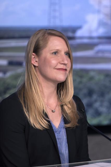 NASA image: SpaceX CRS-14 Prelaunch News Conference