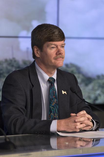 NASA image: SpaceX CRS-14 Prelaunch News Conference