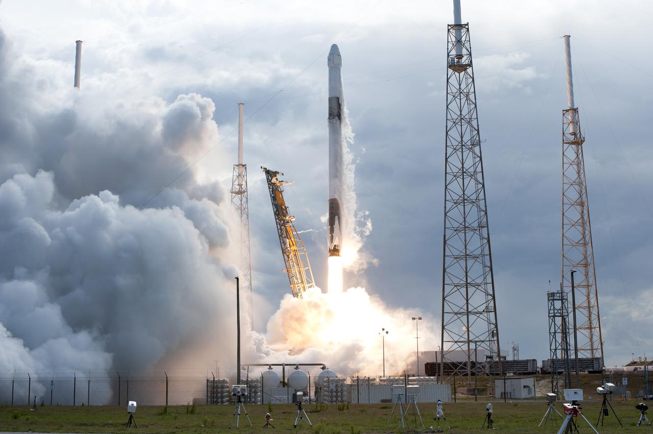 A SpaceX Falcon 9 rocket lifts off from Space Launch Complex 40 at Cape Canaveral Air Force Station in Florida at 4:30 p.m. EST, carrying the SpaceX Dragon resupply spacecraft. On its 14th commercial resupply services mission for NASA, Dragon will deliver supplies, equipment and new science experiments for technology research to the space station. 
