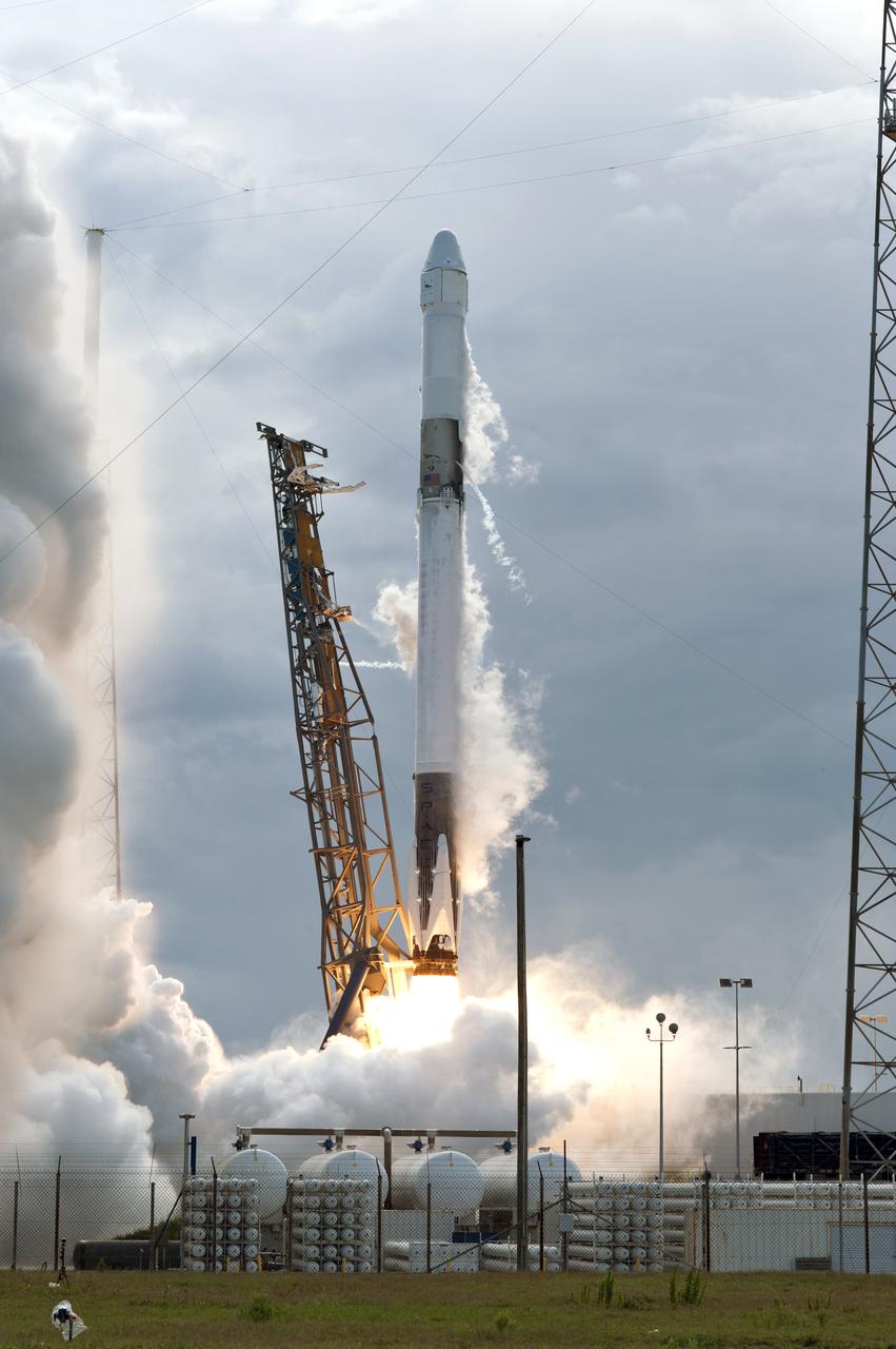 A SpaceX Falcon 9 rocket lifts off from Space Launch Complex 40 at Cape Canaveral Air Force Station in Florida at 4:30 p.m. EDT, carrying the SpaceX Dragon resupply spacecraft. On its 14th commercial resupply services mission for NASA, Dragon will deliver supplies, equipment and new science experiments for technology research to the space station. 