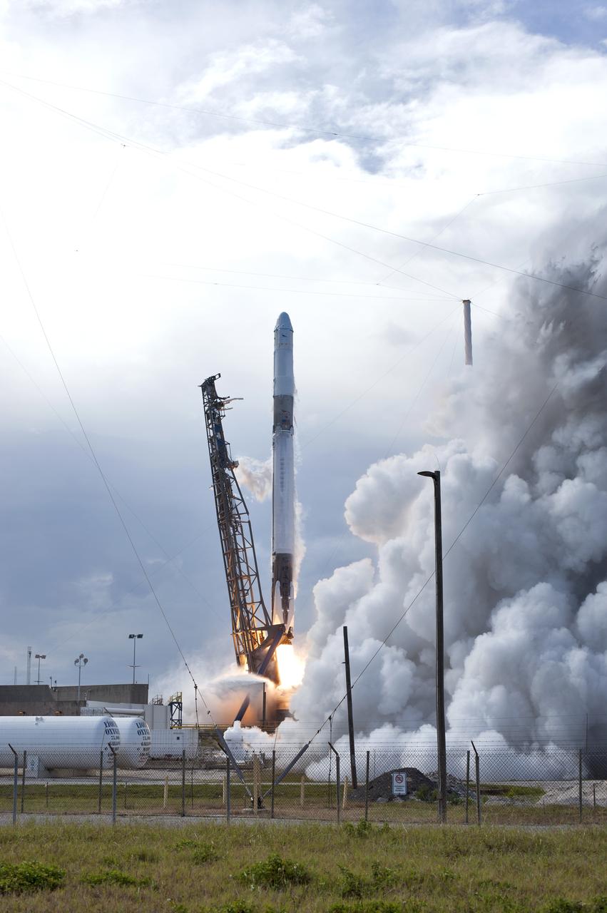 A SpaceX Falcon 9 rocket lifts off from Space Launch Complex 40 at Cape Canaveral Air Force Station in Florida at 4:30 p.m. EDT, carrying the SpaceX Dragon resupply spacecraft. On its 14th commercial resupply services mission for NASA, Dragon will deliver supplies, equipment and new science experiments for technology research to the space station. 