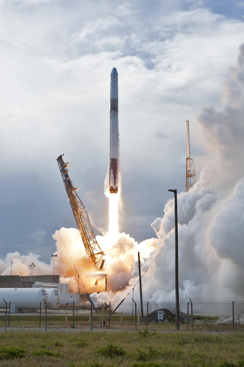 A SpaceX Falcon 9 rocket lifts off from Space Launch Complex 40 at Cape Canaveral Air Force Station in Florida at 4:30 p.m. EDT, carrying the SpaceX Dragon resupply spacecraft. On its 14th commercial resupply services mission for NASA, Dragon will deliver supplies, equipment and new science experiments for technology research to the space station. 