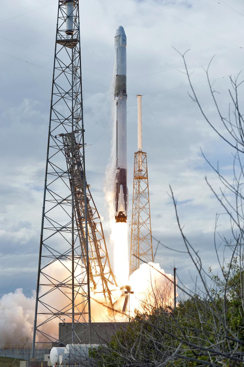 A SpaceX Falcon 9 rocket lifts off from Space Launch Complex 40 at Cape Canaveral Air Force Station in Florida at 4:30 p.m. EDT, carrying the SpaceX Dragon resupply spacecraft. On its 14th commercial resupply services mission for NASA, Dragon will deliver supplies, equipment and new science experiments for technology research to the space station. 