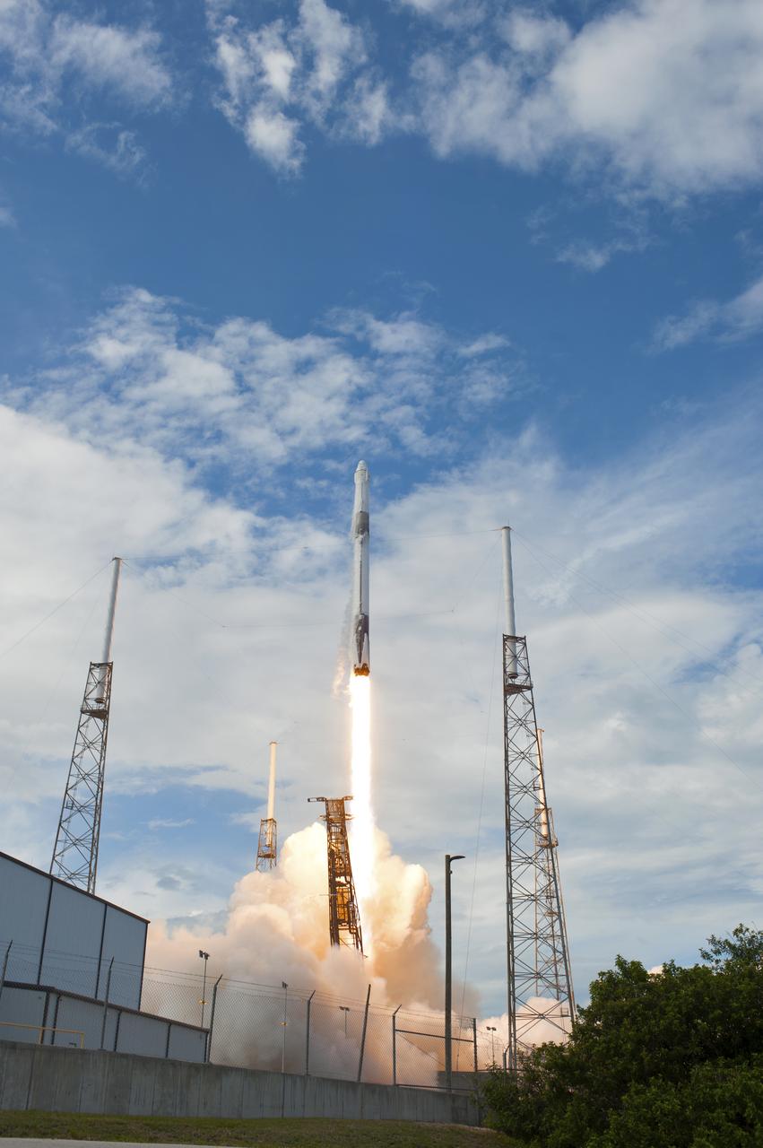 A SpaceX Falcon 9 rocket lifts off from Space Launch Complex 40 at Cape Canaveral Air Force Station in Florida at 4:30 p.m. EDT, carrying the SpaceX Dragon resupply spacecraft. On its 14th commercial resupply services mission for NASA, Dragon will deliver supplies, equipment and new science experiments for technology research to the space station. 