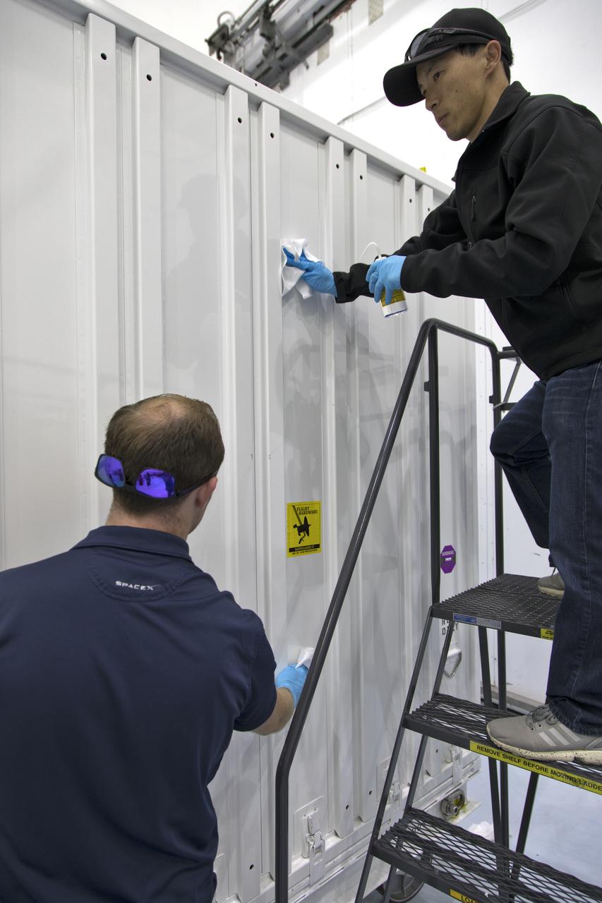 In the Space Station Processing Facility at NASA's Kennedy Space Center in Florida, the ECOsystem Spaceborne Thermal Radiometer Experiment on Space Station (ECOSTRESS) has arrived in its shipping container. The container is being inspected and thoroughly cleaned prior to opening. ECOSTRESS is designed to monitor one of the most basic processes in living plants: the loss of water through the tiny pores in leaves. ECOSTRESS will launch to the International Space Station aboard a Dragon spacecraft launched by a Falcon 9 rocket on the SpaceX CRS-15 mission in June 2018.