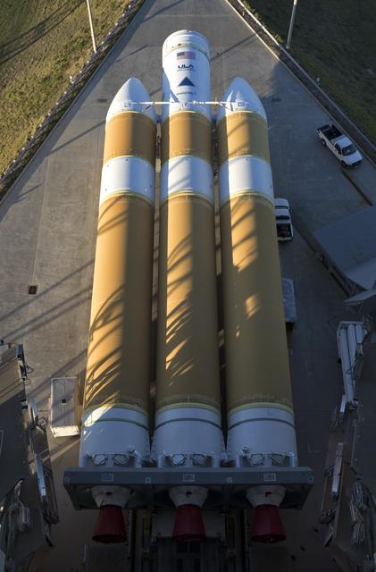 NASA image: Parker Solar Probe Delta IV Heavy LVOS