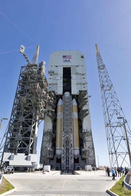 NASA image: Parker Solar Probe Delta IV Heavy LVOS