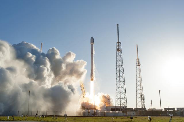 NASA image: SpaceX TESS Liftoff