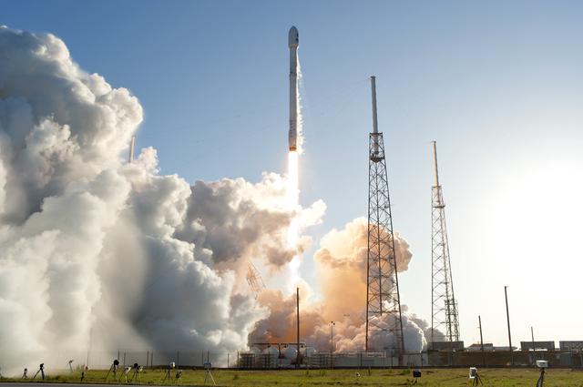 NASA image: SpaceX TESS Liftoff