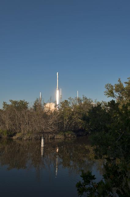 NASA image: SpaceX TESS Liftoff