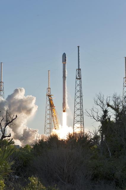 NASA image: SpaceX TESS Liftoff