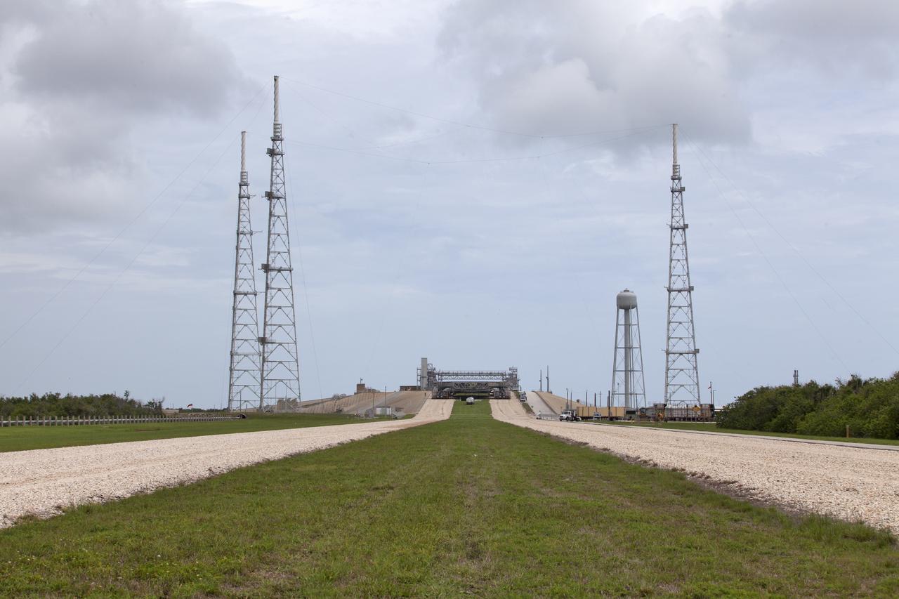 Crawler-transporter 2 (CT-2) moves slowly up the ramp to the surface of Launch Pad 39B for a fit check on May 22, 2018, at NASA's Kennedy Space Center in Florida. The test drive to the pad confirms that all of the recent modifications to CT-2 and Pad 39B are operational to support the launch of the agency's Space Launch System rocket and Orion spacecraft on Exploration Mission-1. Exploration Ground Systems managed the modifications and upgrades to CT-2 and Pad 39B to prepare for EM-1 and deep space exploration missions.