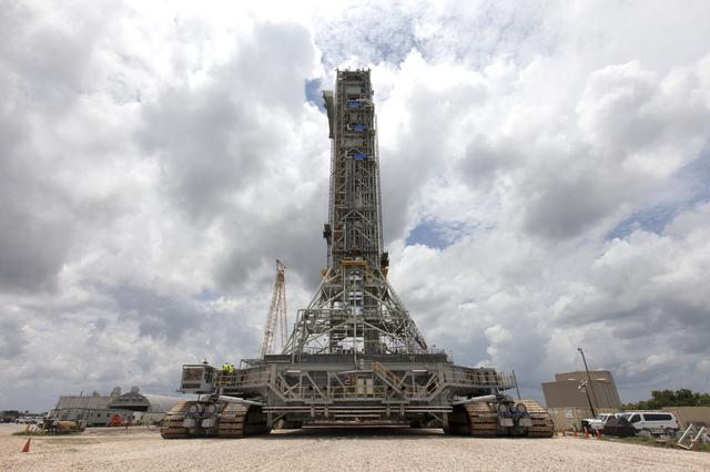NASA image: Crawler Lifts Mobile Launcher