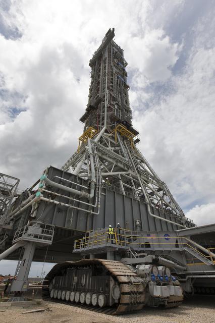 NASA image: Crawler Lifts Mobile Launcher