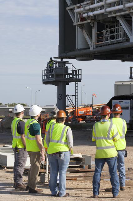 NASA image: Crawler Lifts Mobile Launcher