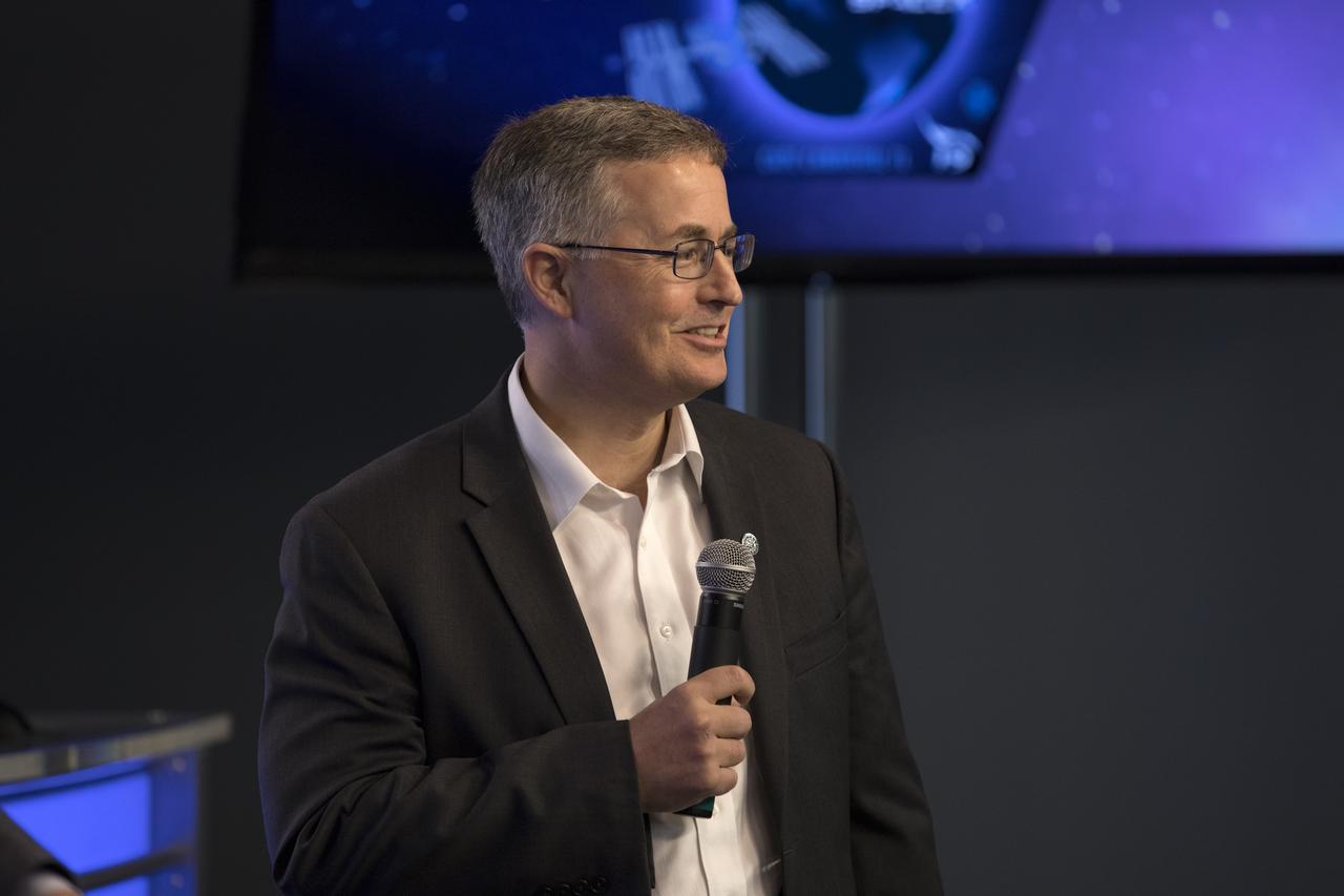 Richard Dickinson, division director, CBET, National Science Foundation, talks to members of the media during a briefing in the Kennedy Space Center’s Press Site auditorium. The briefing focused on research planned for launch to the International Space Station. The scientific materials and supplies will be aboard a SpaceX Dragon spacecraft scheduled for liftoff from Cape Canaveral Air Force Station's Space Launch Complex 40. The SpaceX Falcon 9 rocket will launch the company's 15th Commercial Resupply Services mission to the space station.