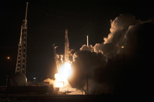 NASA image: SpaceX CRS-15 Liftoff
