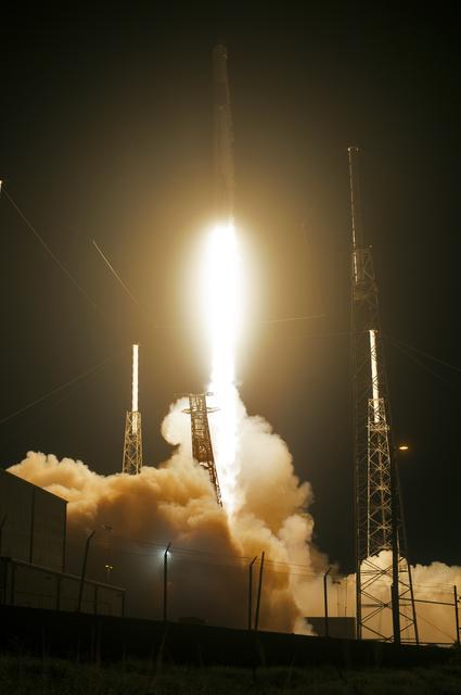 NASA image: SpaceX CRS-15 Liftoff